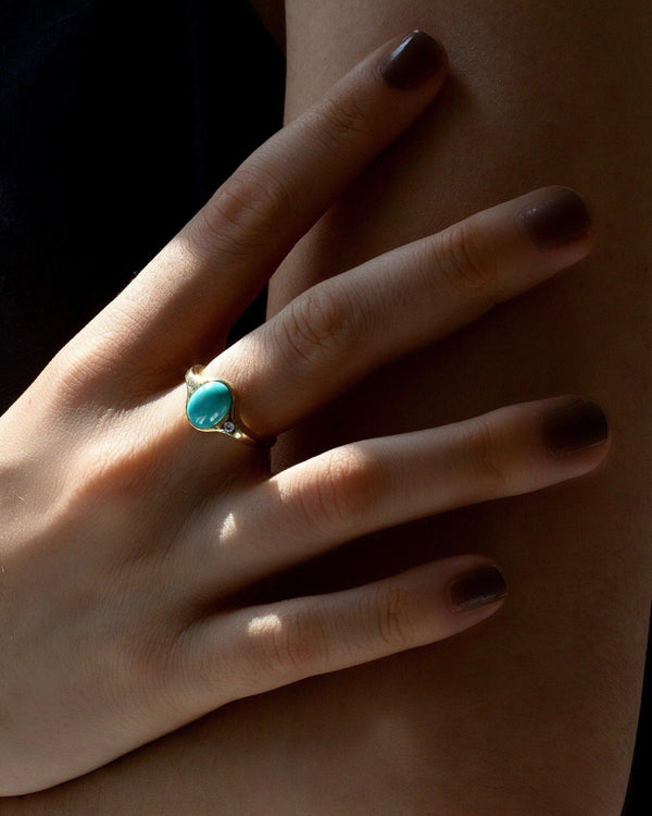 turquoise ring on the model